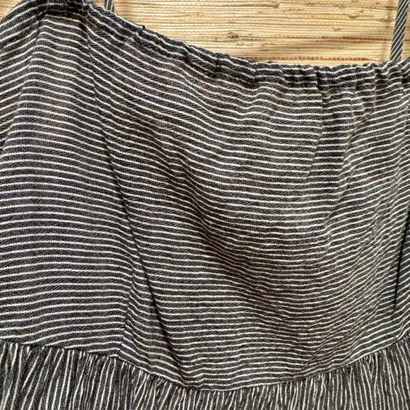 Worn twice! Great summer top - Picture 3 of 3